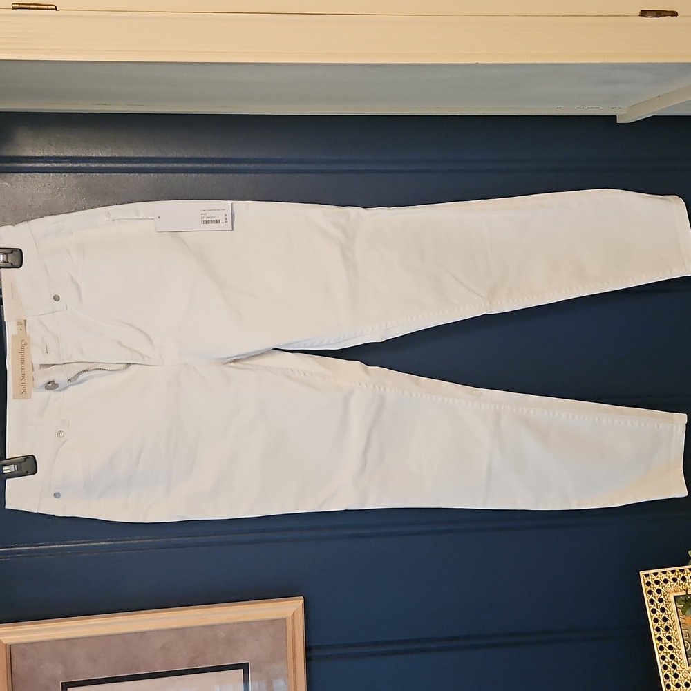 NWT. Soft Surroundings skinny white jeans